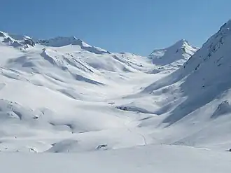 Val Maighels mit Pyramide des Piz Alv