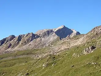 Piz Alv, aufgenommen von der nordöstlich gelegenen Alp Schmorras