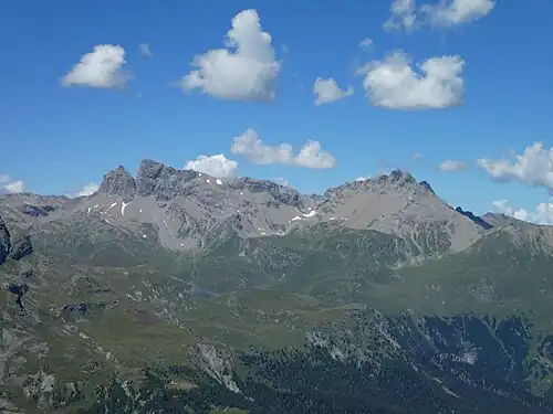 Blick nach Nordwesten zu Piz Forbesch und Piz Arblatsch.