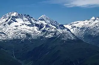 Nordseite des Berges mit Piz Gannaretsch links und Val Nalps rechts
