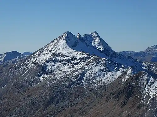 Piz della Palù (links) und Piz Timun (rechts), aufgenommen vom Piz Grisch (für Annotationen der einzelnen Berge aufs Bild klicken).