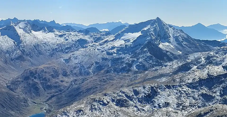 Blick nach Süden zum Pizzo Stella, zuhinterst am Lago di Lei.