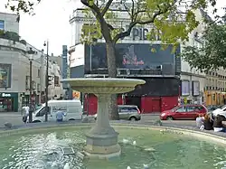 Place Pigalle mit Brunnen