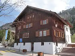 Seit 1991 befindet sich die Gemeindeverwaltung im Dreischwesternhaus.