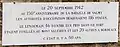 Erinnerungstafel an die Geiselerschießung am 20. September 1942[4]