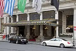 Hoteleingang an der Grand Army Plaza