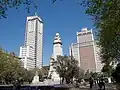 Torre de Madrid (links), Cervantes Monument (Mitte), Edificio España (rechts)