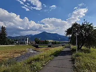 Blick auf die Poludnica von der Siedlung Podbreziny in Liptovský Mikuláš