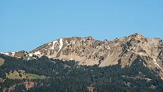 Blick von Bex auf den Pointe de Bellevue (links).