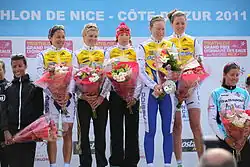 Mannschaft von Poissy Triathlon (Andrea Hewitt, Carole Péon, Kathrin Müller, Jessica Harrison, und Bérengère Abraham), 2011