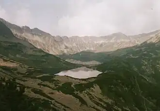 Blick vom Gipfel Świstowa Czuba. Bergseen Przedni Staw Polski und Wielki Staw Polski im Vordergrund