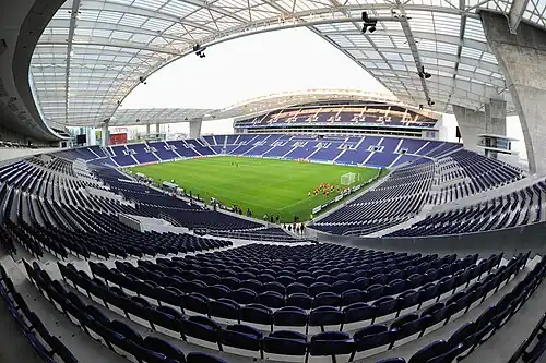 Blick in den Innenraum des Estádio do Dragão (2011)
