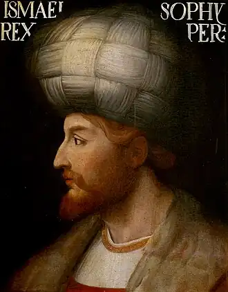 Schah Ismail I. von Persien mit grau-rötlichem Fehrückenbesatz (1487–1524)