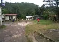 Stadtrand von Porus. Im Hintergrund befinden sich die Don Figueroa Mountains
