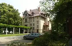 Truman-Villa, Straßenseite