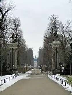 Potsdam, Park Sanssouci, Blick entlang der Hauptallee zum Neuen Palais, Entfernung etwa 2&nbsp;km