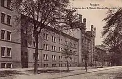 Die Garde-Ulanen-Kaserne auf einer Postkarte um 1900