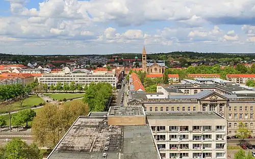 Blick von der Nikolaikirche auf den Platz der Einheit