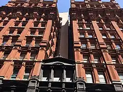 Die vom Innenhof unterbrochene Fassade in der Beekman Street