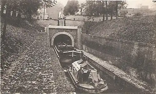 Oberleitungs-Kettenschiff am Schiffstunnel des Scheiteltunnels Pouilly-en-Auxois