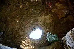 Tholos über dem Brunnen