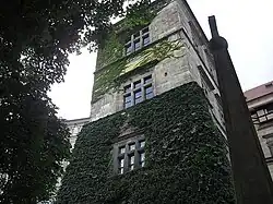 Aus einem dieser Fenster wurden Martinitz, Slavata und Fabricius geworfen