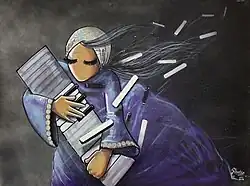 Eine in lila Farbtönen und Kopftuch tragende Frauenfigur, die eine davonfliegende Klaviertastatur hält, ist hier zu sehen