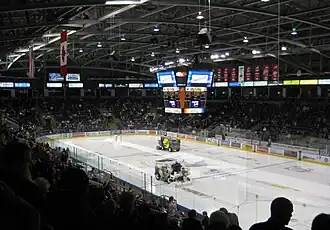 Innenraum mit neuem Videowürfel (2009)