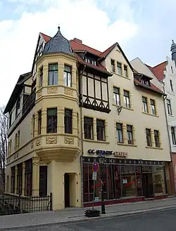 Wohn- und Geschäftshaus