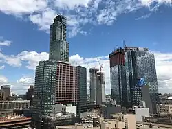 Der Jackson Park im Bau (Mai&nbsp;2017, rechts)