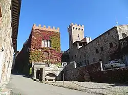 Innenhof des Castello di Quercetto