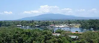 Mico-Berge vom Río Dulce aus