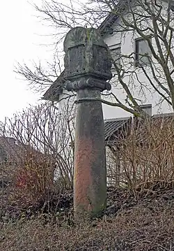 Mit der Jahreszahl „1850“ bezeichnete Martersäule
