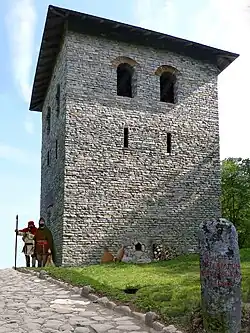 Rekonstruktionsversuch eines spätrömischen Straßenburgus