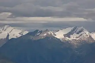 Rötspitze, Steingrubenkogel (links der Bildmitte), Quirl und Malhamspitzen gesehen vom Debantgrat