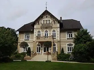 Villenartiges Bauernhaus (sog. Rübenburg) im Ortsteil Hamerstorf