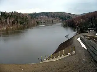 Blick über das Rückhaltebecken (2. April 2006)