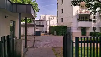 Blick auf US-Generalkonsulat Hamburg vom Standpunkt Rückseite, Warburgstraße, die wieder für den Verkehr freigegeben wurde (Foto 2023)