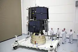 Van Allen Probe A (oben) und B (unten) auf ihrem Adapter