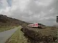 Ein Regionalbahnzug Treuchtlingen–Gemünden (Main) zwischen Winterhausen und Heidingsfeld