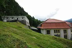 Wasserschloss, Fallrohre und Krafthaus
