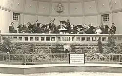 Werner Saam (9.v.r.) 1935 mit dem Kurorchester in Bad Rothenfelde.