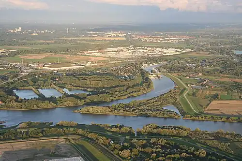Luftaufnahme der Spadenländer Spitze, in der rechten Bildmitte die Tatenberger Schleuse