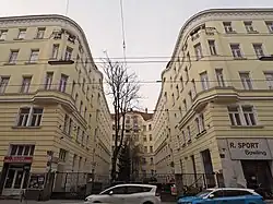 Straßenhof von Nr. 25–27