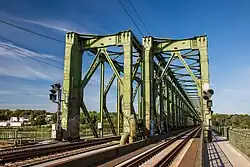 Östliche Brückenportale