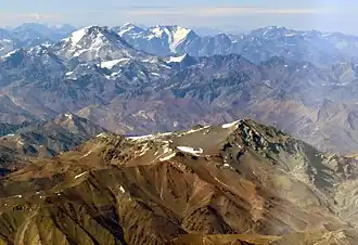 Blick auf den Gipfel beim Landeanflug auf Santiago de Chile.