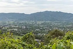 Die Ranau-Ebene mit dem nördlichen Teil der Stadt