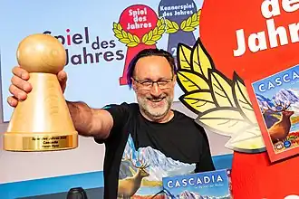 Autor Randy Flynn gewinnt die Auszeichnung Spiel des Jahres