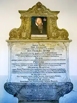 Von Heinrich Rantzau 1588 gesetzte Erinnerungstafel für Frederik II. in der heutigen Rantzau-Kapelle.