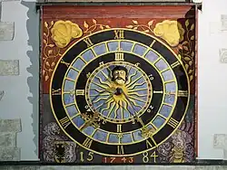 Der nach dem Weiterspringen des Minutenzeigers bei leuchtenden Augen sich öffnende Mund